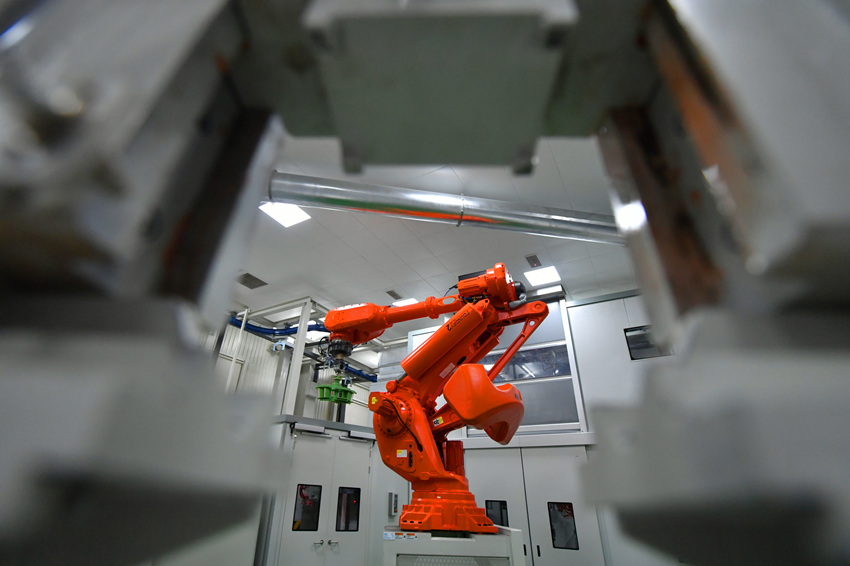 国内首个燃机智慧制造基地高温透平叶片精铸数字化产线。刘岗供图