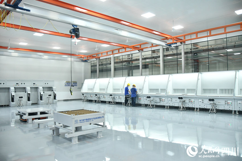 国内首个燃机智慧制造基地高温透平叶片精铸数字化产线。人民网 赵祖乐摄